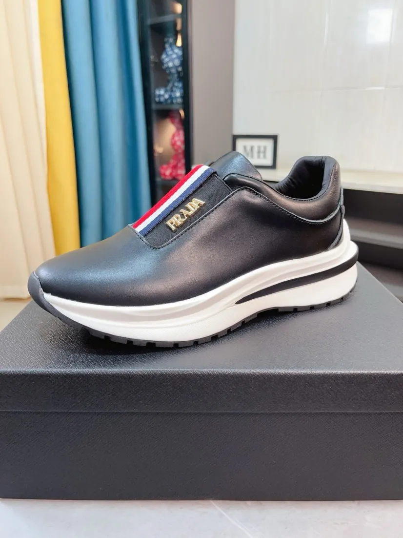 Men's shoes 💰420🌹🌹Prada is a luxurious and fashionable high-end product ✊🔥The perfect last shape and top-notch handcrafting make this shoe immediately create a strong aristocratic atmosphere. Imported first-layer cowhide with brogue carving crafts💋Cowhide lining🎶Rubber combination outsole specially imported from France for leather shoes😍Color: Mysterious Black☕️Number 38～44